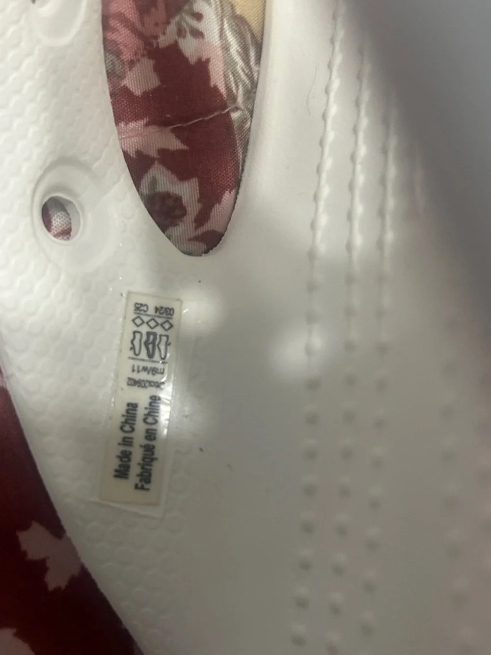 CROCS white Sandals  Unisex  M 9 W11 Comfort Slip On Lightweight Good Condition.